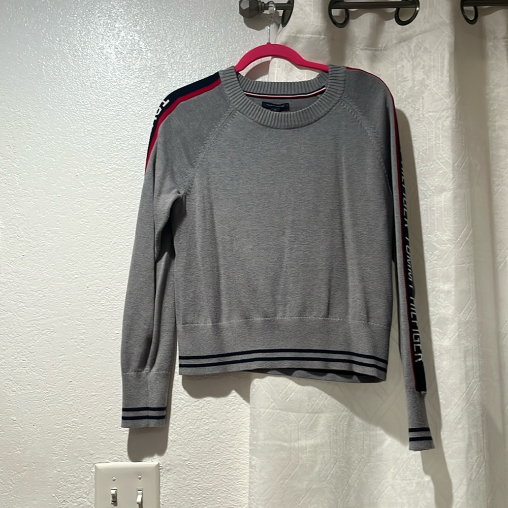 Tommy Hilfiger sweater size Medium
